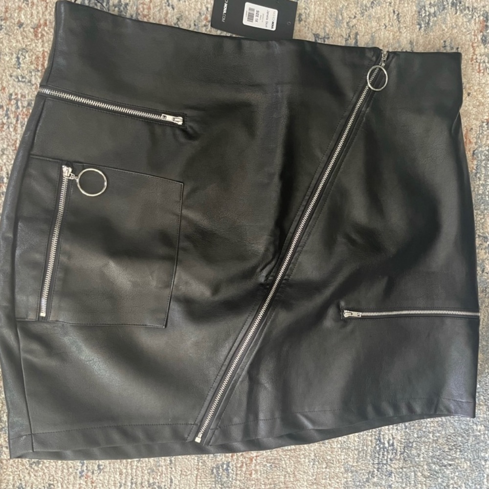 NWT - Fashion Nova Janelle - Black